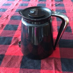 Keurig coffee carafe space pot black
